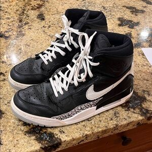 Nike Jordan Legacy 312 Black and white men’s size 9